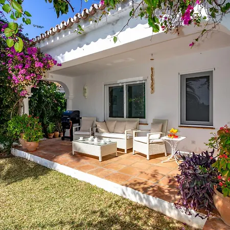 Alcornoque By Interhome מארבלה