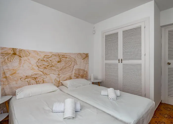 Alcornoque By Interhome מארבלה