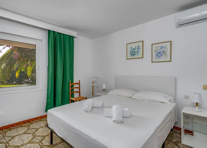 Alcornoque By Interhome מארבלה