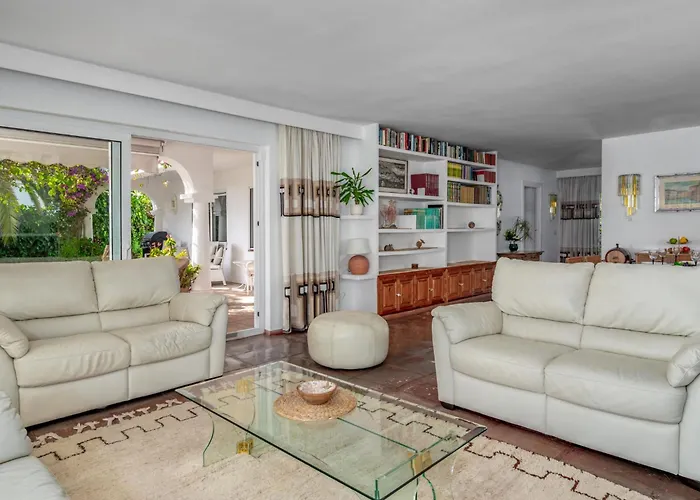 Alcornoque By Interhome * מארבלה